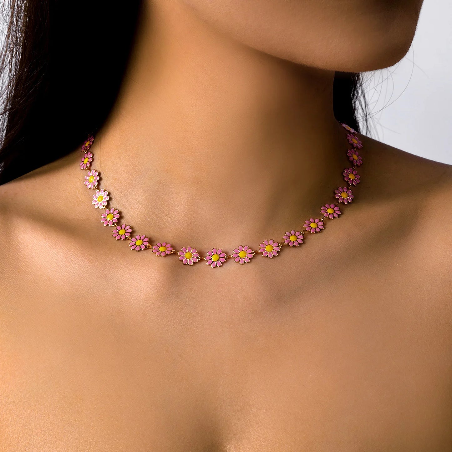 Collier tour de cou court  fleurs colorées douces