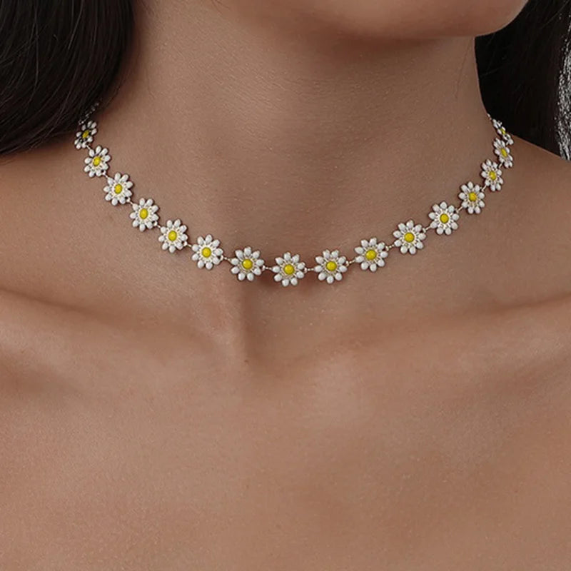 Collier tour de cou court  fleurs colorées douces