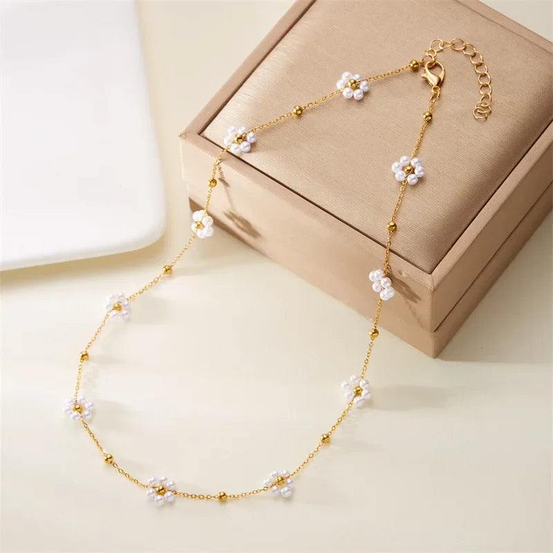 Colliers et  bracelets en cristal et perles