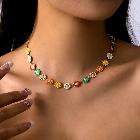 Collier tour de cou court  fleurs colorées douces