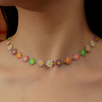 Collier tour de cou court  fleurs colorées douces