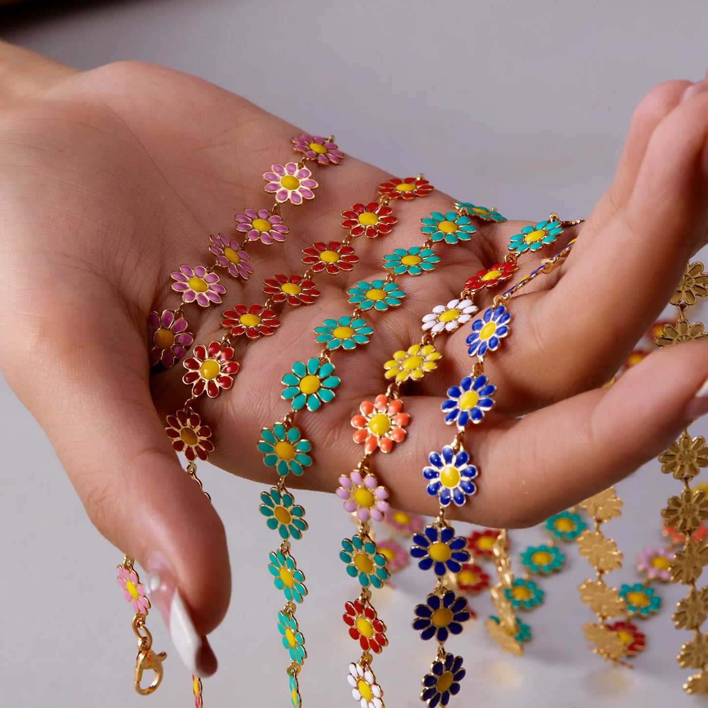 Collier tour de cou court  fleurs colorées douces